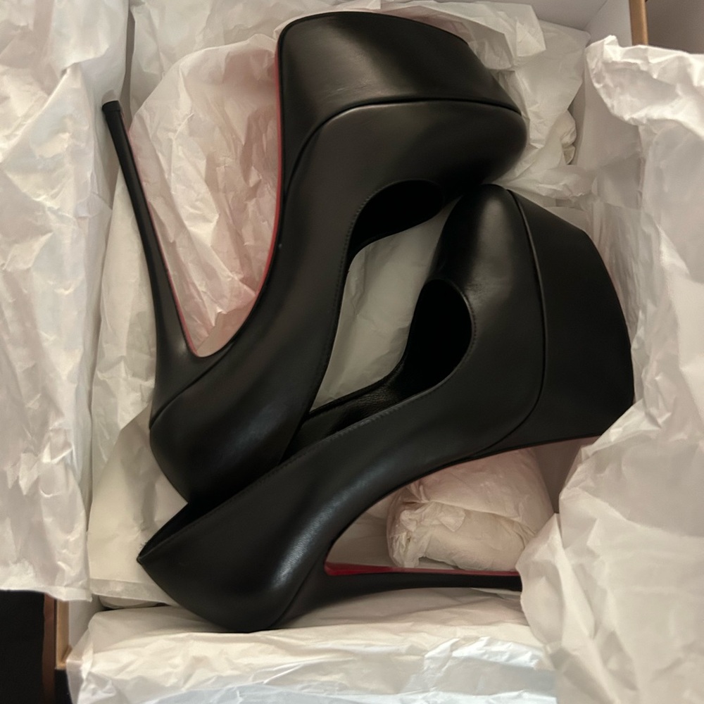 Louboutin Dolly Pump Alta